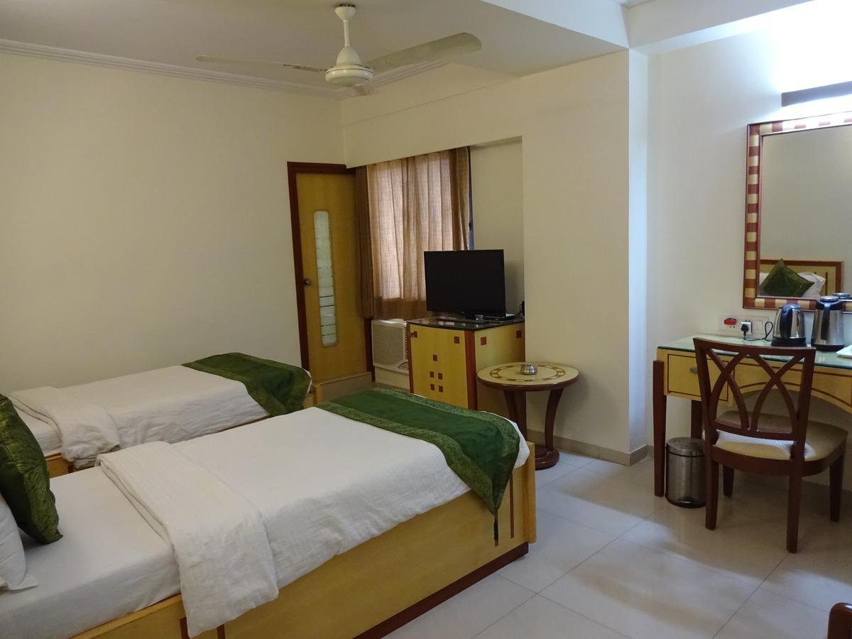 Treebo Paradise Hotel Ahmedabad Bagian luar foto